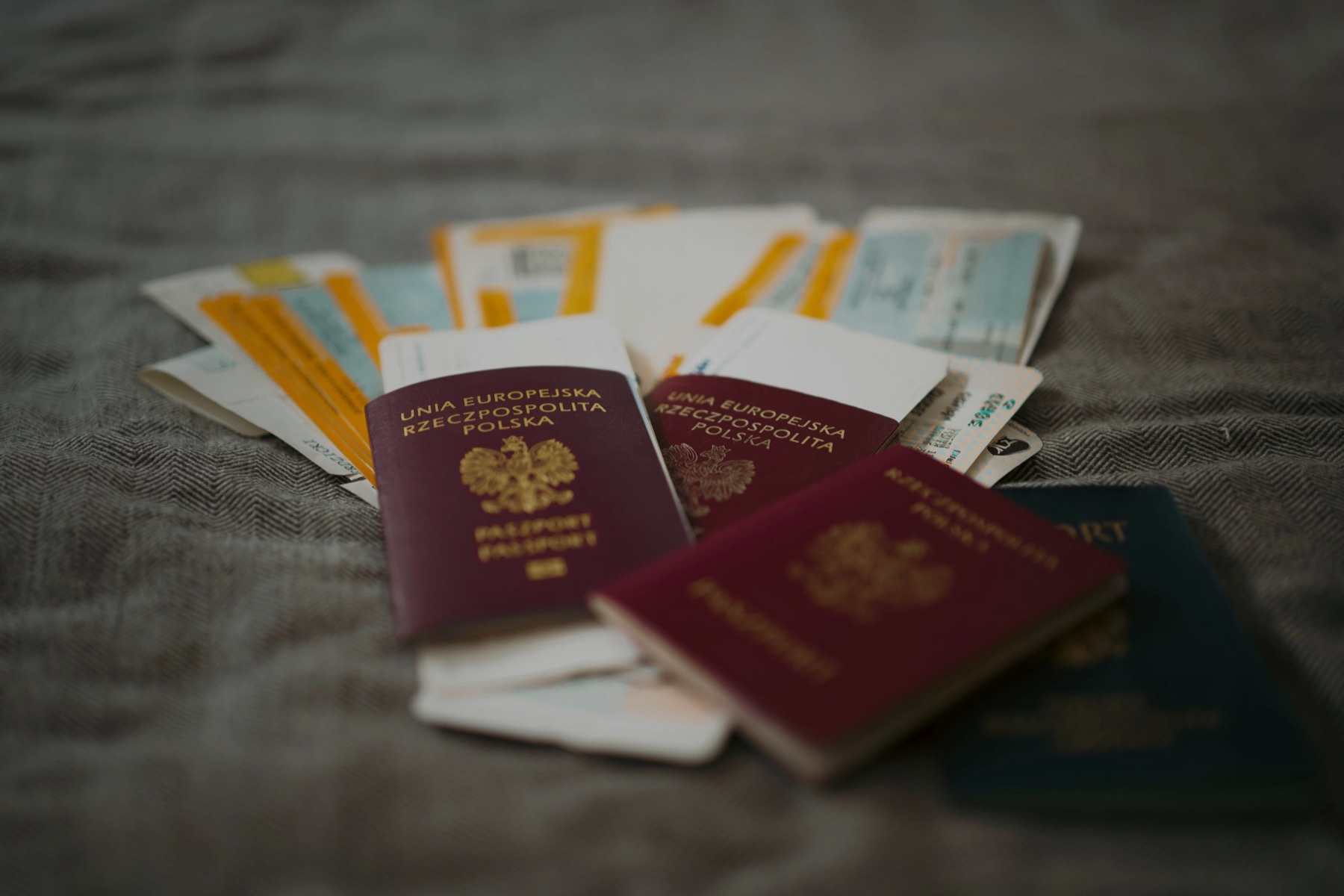 Passaportes e documentos preparados para uma viagem internacional